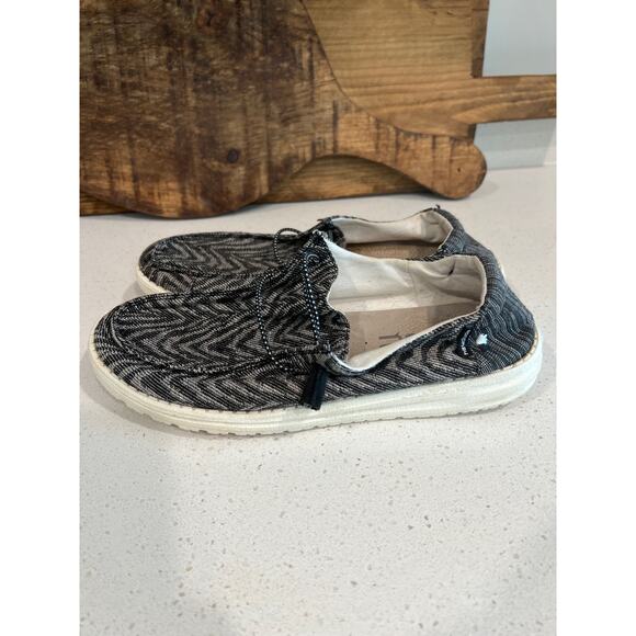 Hey Dude womens size 9 animal print slip on shoes - Picture 1 of 3